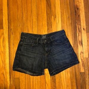 Jean shorts with pockets